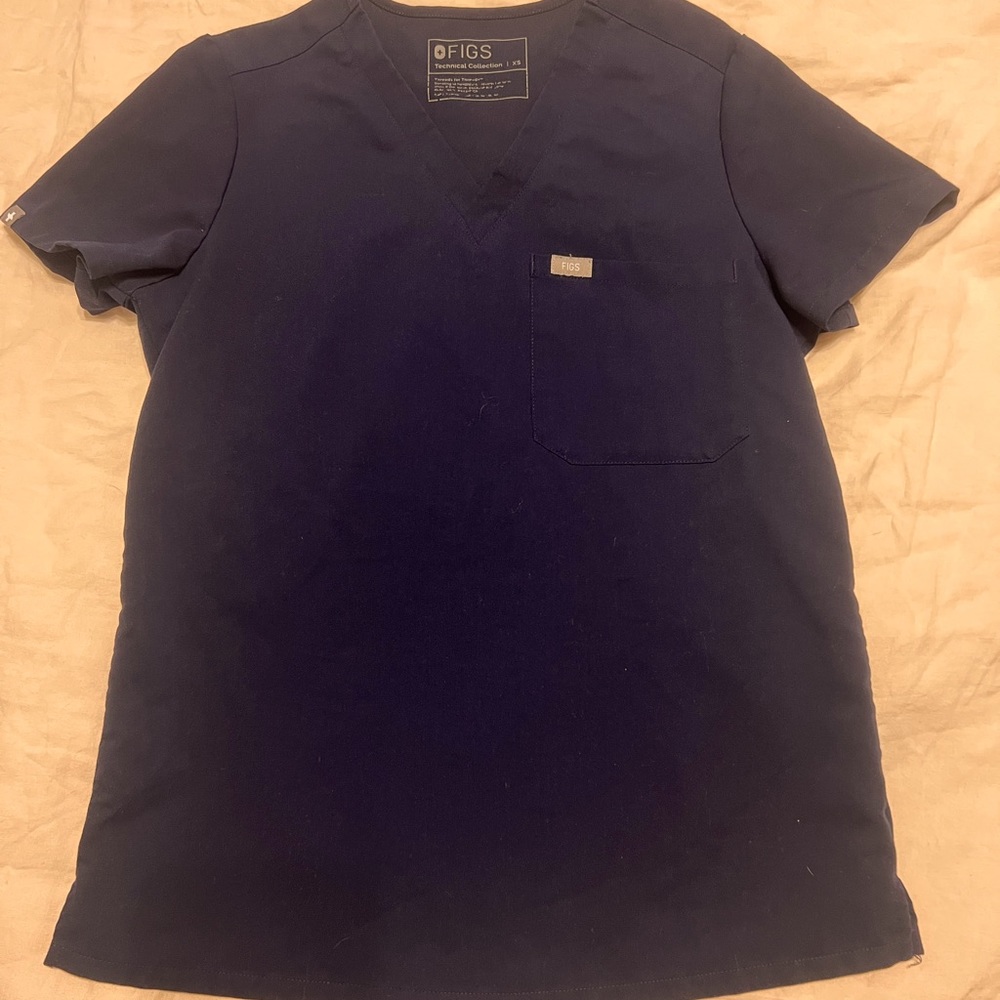 Figs scrub top